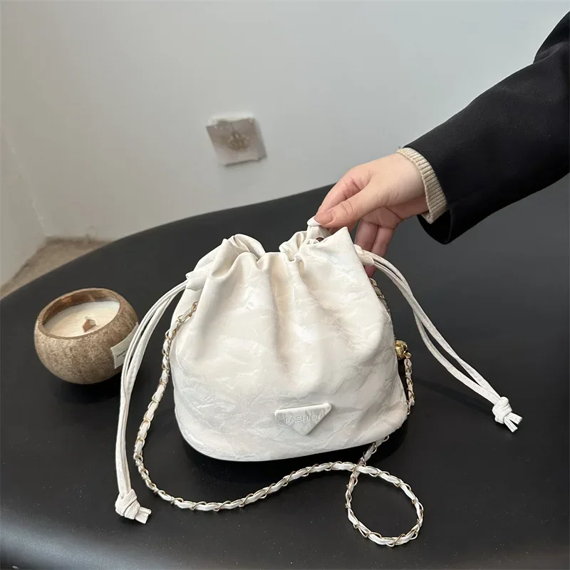 

Retro casual chain messenger bag soft surface large capacity bucket bag