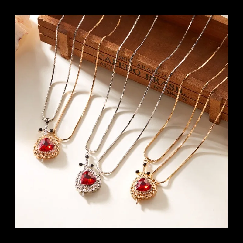 بسيطة السيف الحب الماس مجموعة قلادة قلادة القوطي الشرير نمط واحد السيف ثقب القلب زوجين مجموعة قلادة