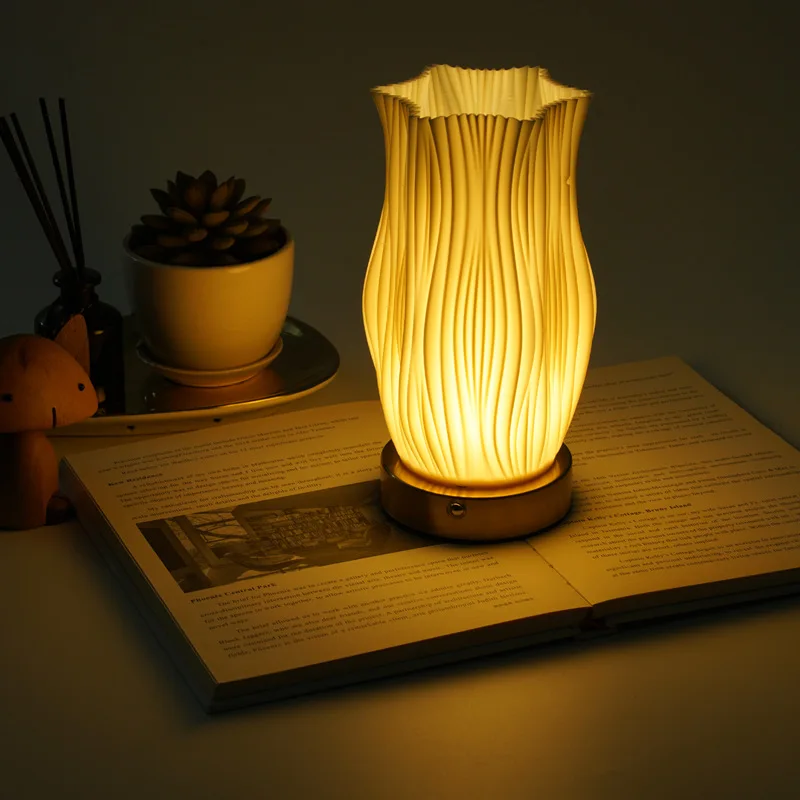 luminaria-de-mesa-recarregavel-de-estilo-creme-em-material-pla-impressao-3d-com-toque-regulavel-e-ajustavel-para-quarto