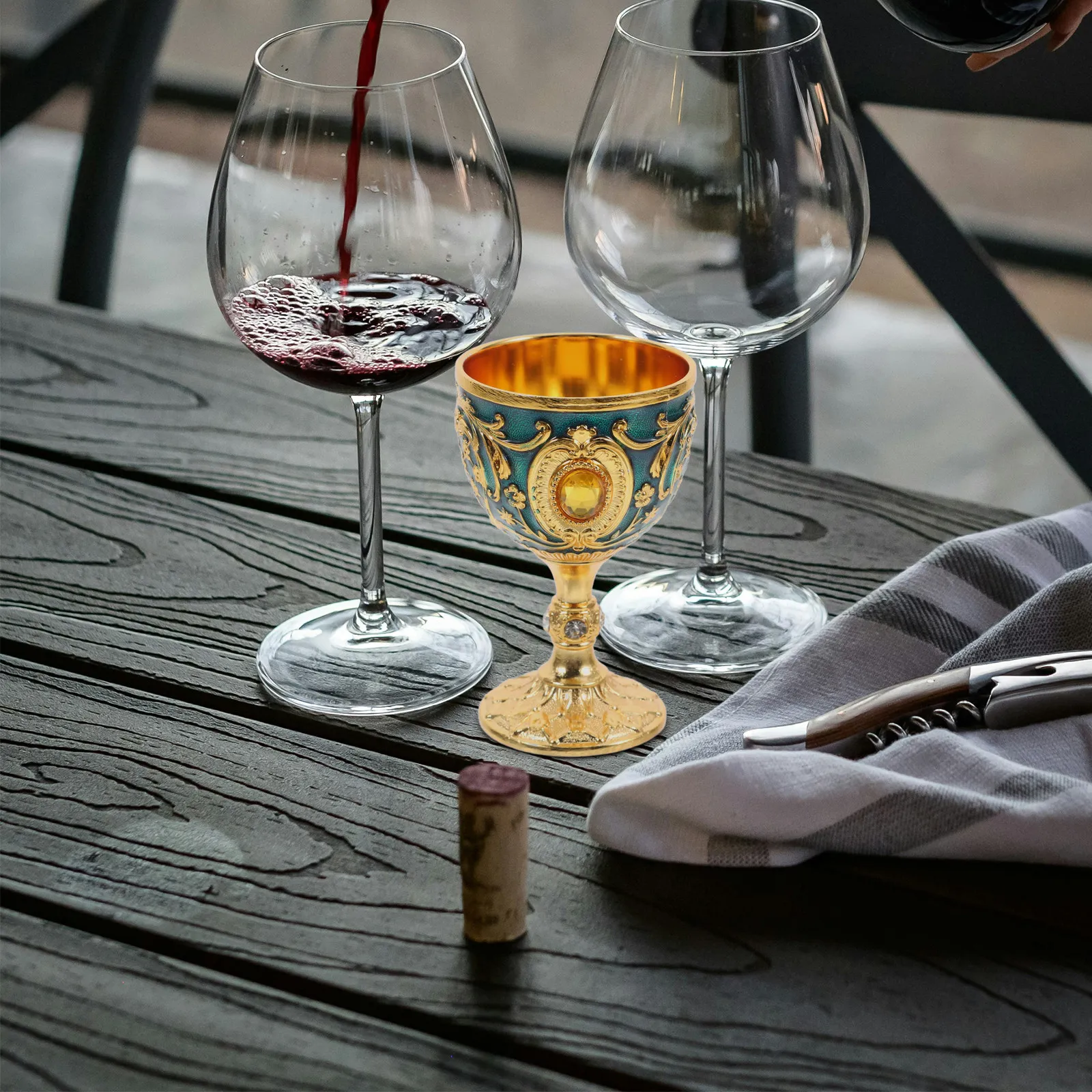 

Retro Medieval Chalice Goblet Vintage Metal Shot Glasses Decorative Wine Chalice Holy Water Cup Halloween Party Use