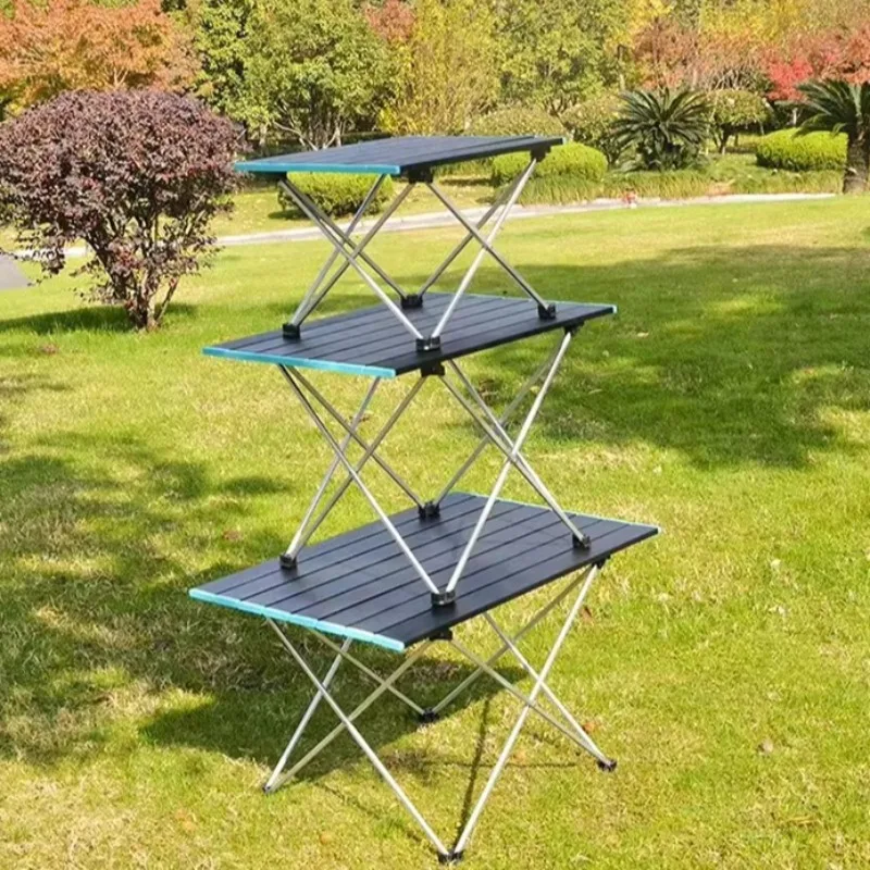 Mesa de camping de alta calidad, diseño plegable y portátil, ideal para picnics, reuniones en el jardín, actividades al aire libre y senderismo. Accesorio de camping compacto y práctico.