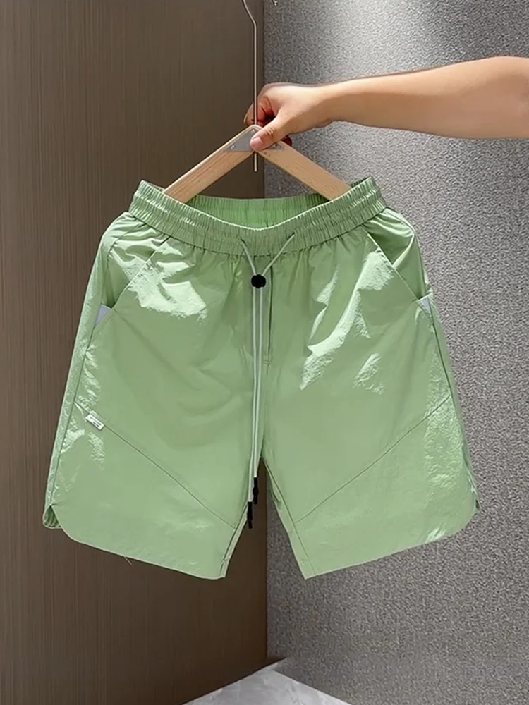 

Летние тонкие универсальные пляжные шорты для мужчин: спортивные, повседневные, свободные, дышащие, быстросохнущие, прямого кроя, молодежные, модные