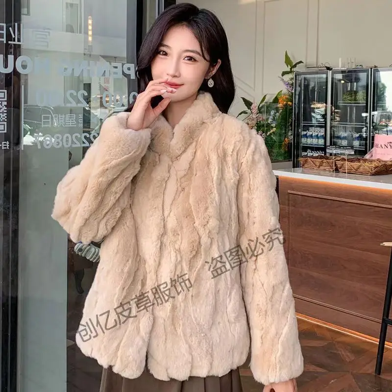 Рисунок 6 - Женская шуба из натурального меха кролика рекс