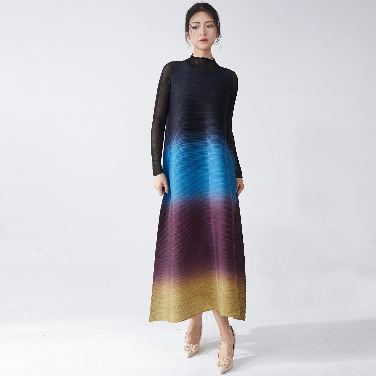 

Miyake Dress Gradient Sleeveless Dress Women Pullover Round Neck Pleated Loose Style Female Elegant Clothing 2025 Spring New