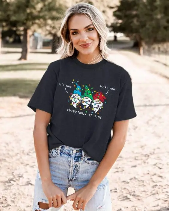 Frauen es ist in Ordnung Ich bin in Ordnung alles ist gut T-Shirt Weihnachten Gnom Shirts Frohe Weihnachten Urlaub T-Shirts