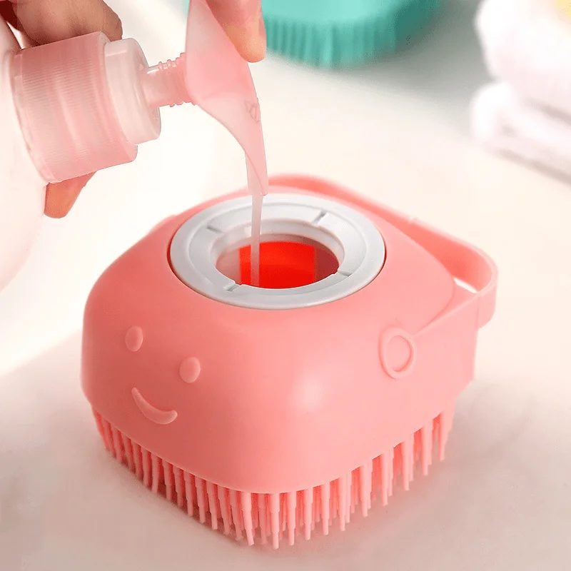 فرشاة تدليك حمام الحيوانات الأليفة مع موزع الصابون والشامبو، شعيرات سيليكون ناعمة لاستحمام الكلاب والقطط ذات الشعر الطويل القصير
