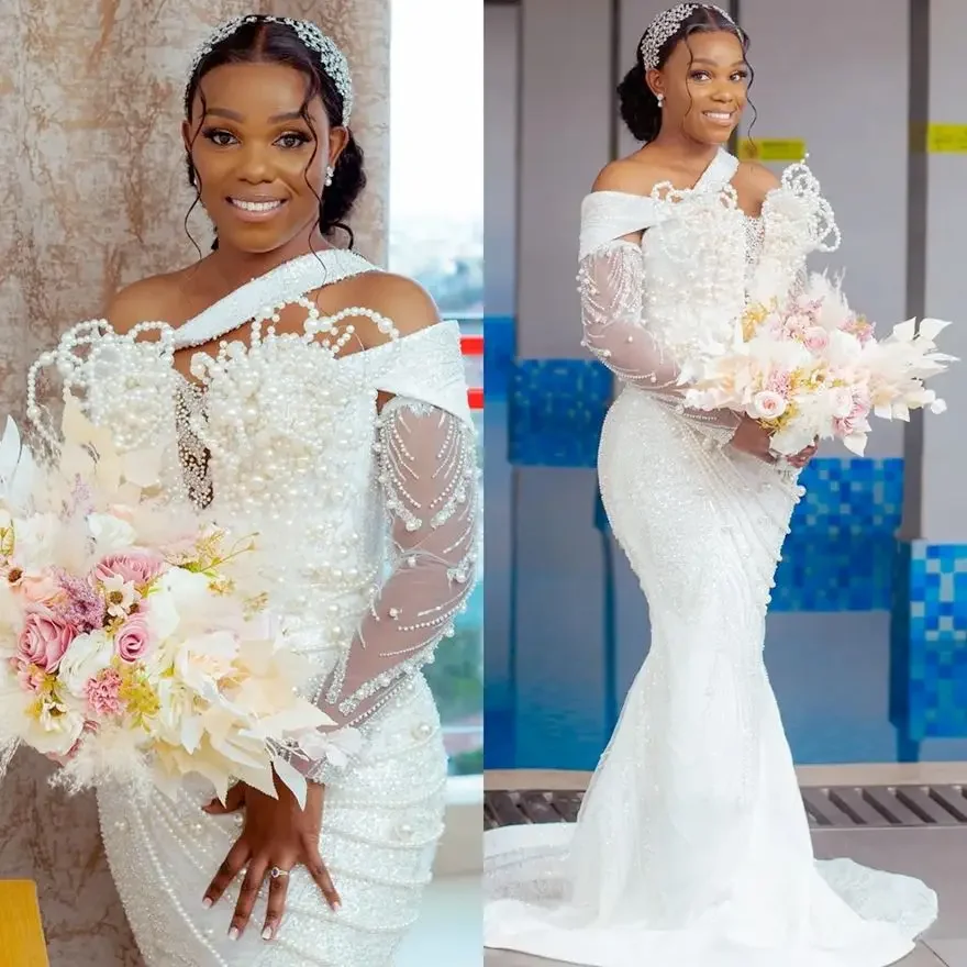 Suknia ślubna syrena na zamówienie dla panny młodej, suknie ślubne plus size, z jednym ramieniem, zdobiona koralikami, koronką, perłami i frędzlami.