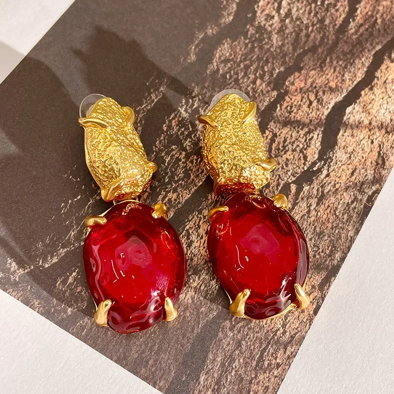 Retro Medieval Wine Red Earrings New Trendy Exaggerated Jewelry High Sense Small Design Ear Studs Light Luxury Style Eardrop