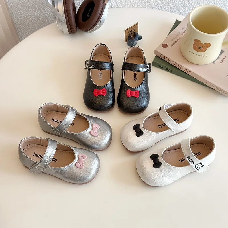 

2025 г., детская модная повседневная обувь для девочек, новые летние корейские нескользящие универсальные шикарные туфли принцессы с мягкой подошвой