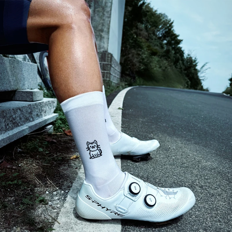 جوارب رياضية على شكل قطة لركوب الدراجات للربيع والصيف للرجال والنساء لركوب الدراجات على الطرق جوارب رياضية عصرية قابلة للتنفس عالية المرونة ومقاومة للاهتراء منتصف العجل