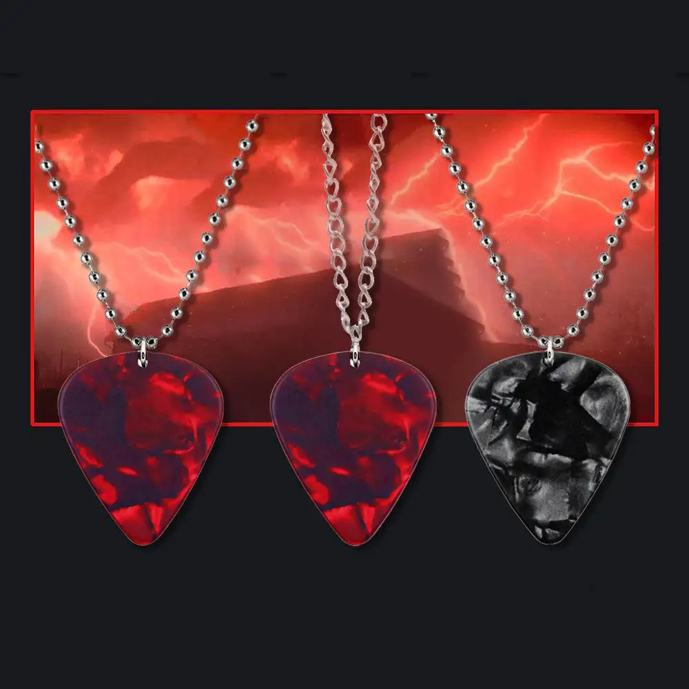Collar de programa de televisión Eddie Munson, colgante de selección de guitarra de terror extraño, collar de moda, joyería para mujeres y hombres, regalo de Cosplay