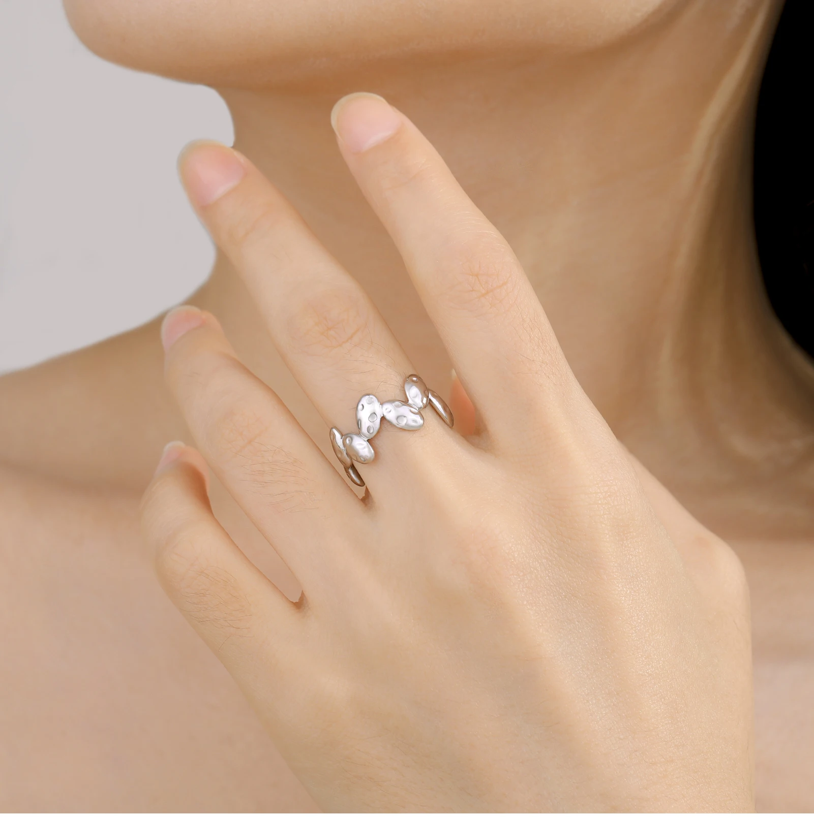 CoolTime Goldfarbene Edelstahl-Damenringe, elliptisch, strukturiert, Wassertropfen-Design, offener Ring, verstellbar, Schmuckgeschenk, Großhandel – Detail 12