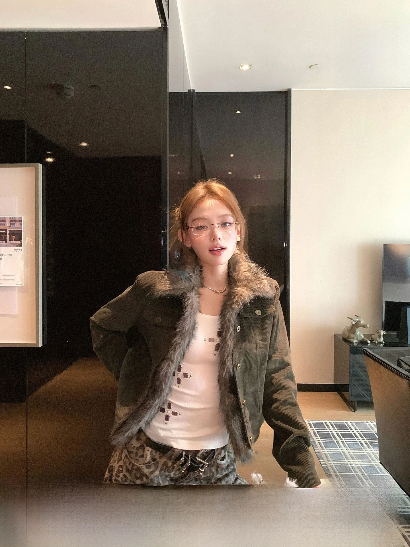 

Женская теплая куртка Okaaay в американском ретро-стиле из вельвета с меховым воротником, осенне-зимнее повседневное пальто свободного кроя из полиэфирного волокна