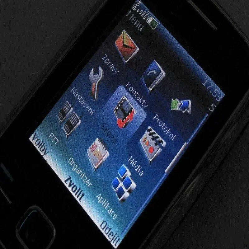 لوحة مفاتيح أصلية غير مقفلة 6233 بشريحة واحدة GSM 900/1800/1900 بلوتوث MP3/MP4 للهاتف المحمول متعددة اللغات مصنوعة في فنلندا