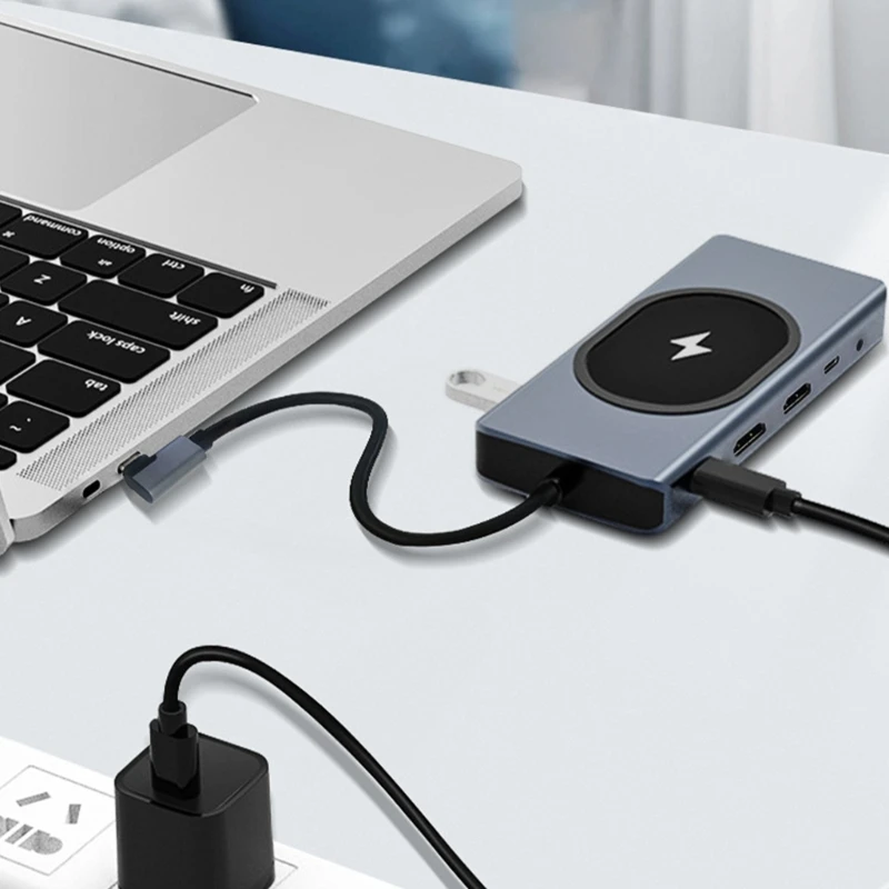قم بتوسيع الكمبيوتر المحمول الخاص بك باستخدام موزع USB C الذي يتميز بمنفذين متوافقين مع وإيثرنت وقارئ منفذ USB