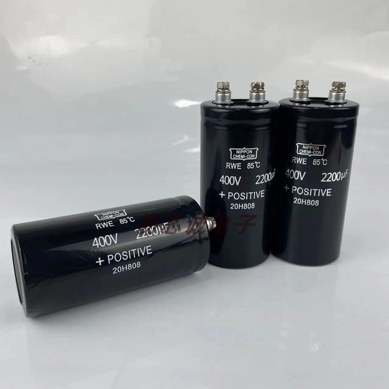 

Black Diamond 400V2200UF, imported from Japan Chemical, original electrolytic capacitor converter 450v2200uf