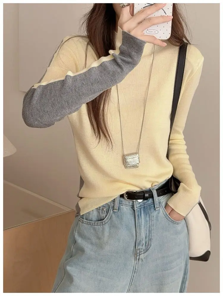 سترة نصف الياقة المدورة لخريف وشتاء نمط جديد بألوان متباينة، بلوزة على الطراز الكوري الفاخر الخفيف للنساء