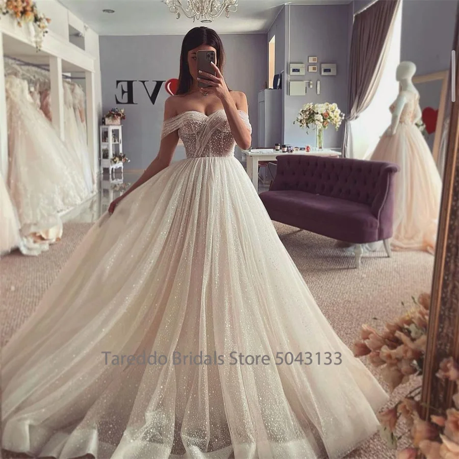 Vestidos de novia de perlas brillantes personalizados, hombros descubiertos, tul plisado con cuentas, espalda descubierta, línea A, princesa nupcial para novia