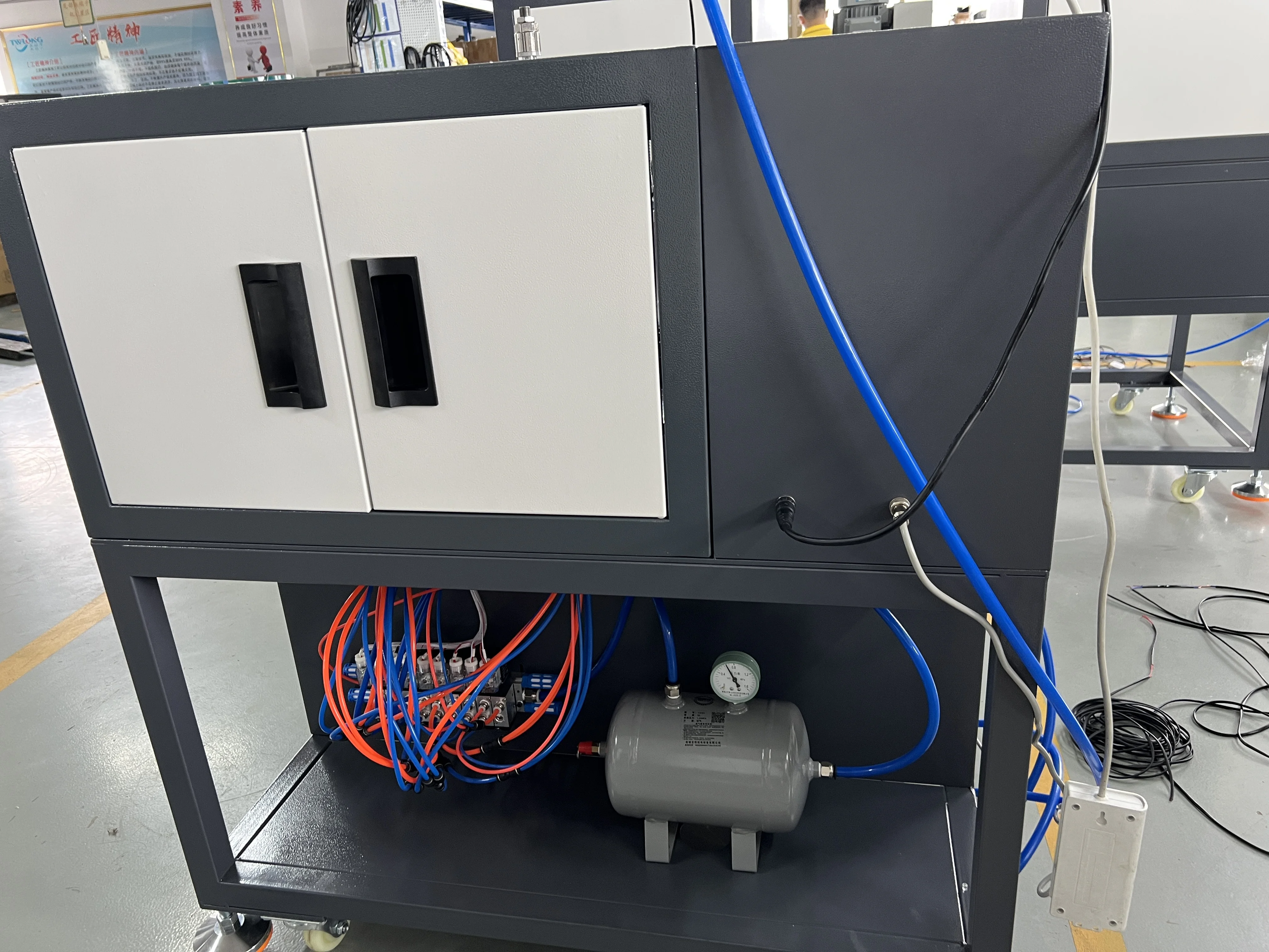 Abisoliermaschine, industrielle elektrische Drahtverarbeitungsausrüstung: Multifunktions-Draht-Mittelteil und Kabel