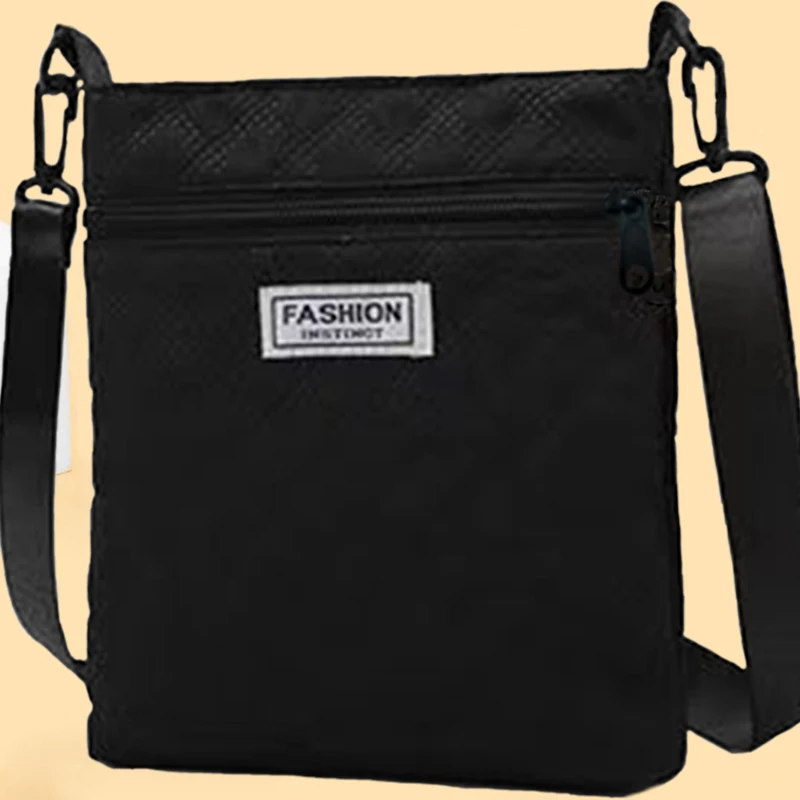 

Сумки нейтрального стиля подходят для ежедневных путешествий и поездок на работу. Они приходят в стилях на одно плечо и косметичках.