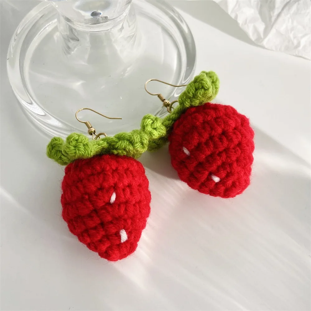 3.4*5.4cm Sweet Knitted Woven Strawberry Dangle Earrings Knitting Wool Fruit Strawberry Dangle Earrings for Winter Ear Ornaments