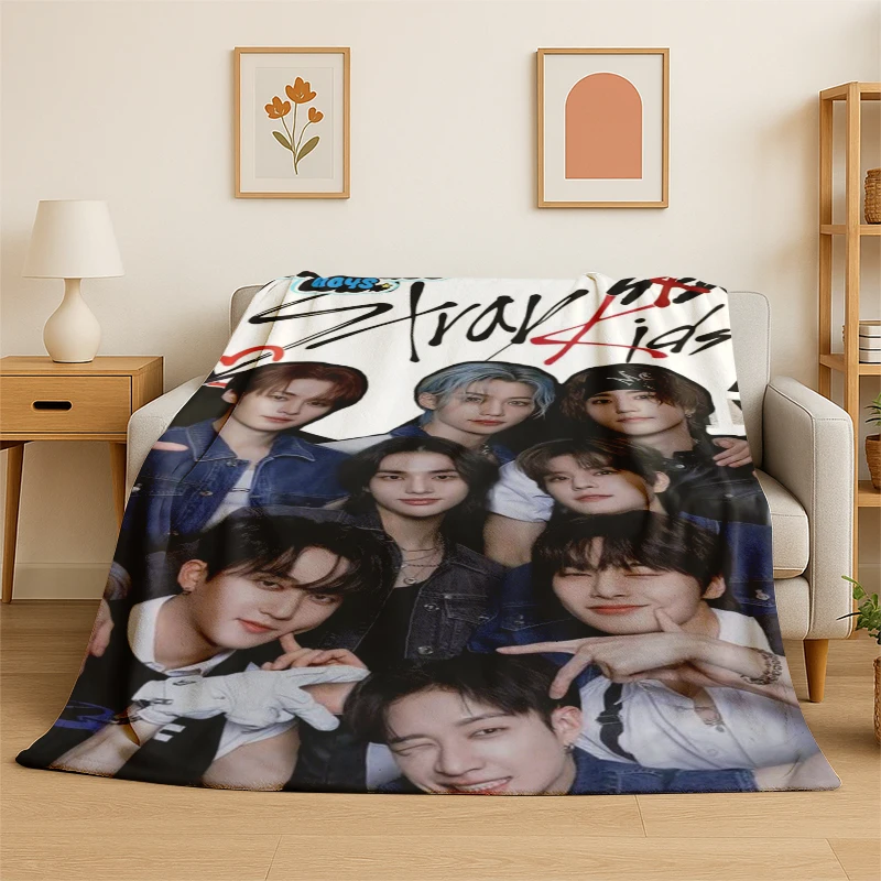 Kpop Stray Kids Music Star Flanelldecke, weiche, warme Überwurfdecke für Schlafzimmer, Wohnzimmer, Bett, Reisen, Camping, Picknick, Geschenk