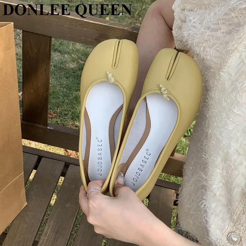 2023 New Brand Split Toe Flats Shoes Women Genuine Leather Ballet Cloven Hoof Designer Tabi Casual Shoe Fashion Sliver Ballerina