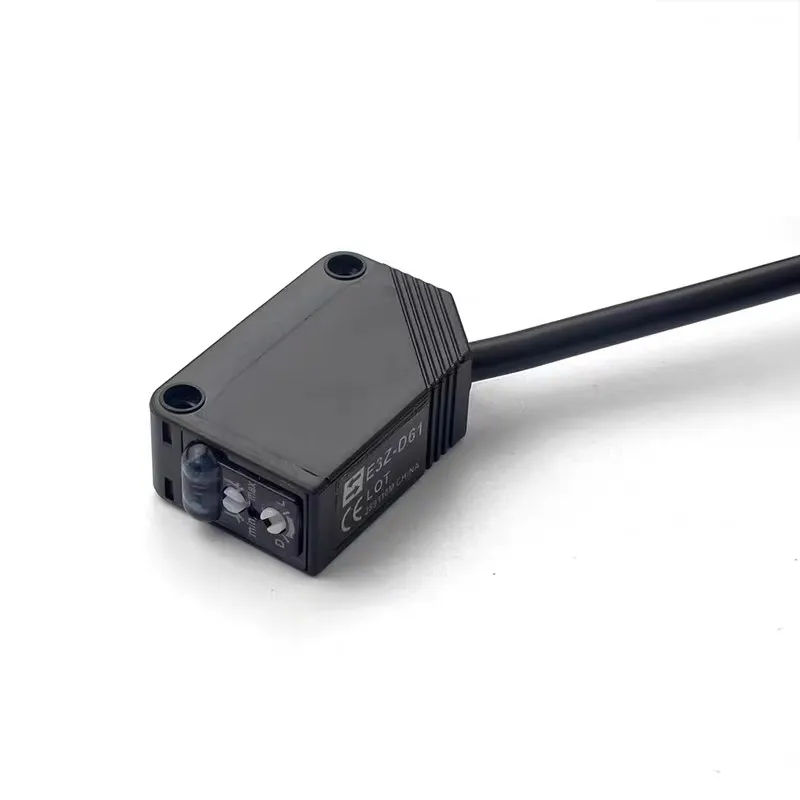 100% New original photoelectric switch sensor E3Z-D61 D62 D81 D82 / E3Z-T61 T81 T61A T81A / E3Z-R61 R81 / E3Z-LS61 E3Z-LS81 2M