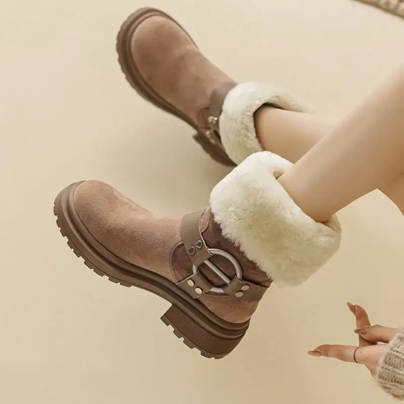 

Замшевые Сапоги до середины икры для женщин, новинка осень-зима 2024, теплые плюшевые короткие сапоги, модная женская обувь до щиколотки на толстом каблуке с ремешком и пряжкой