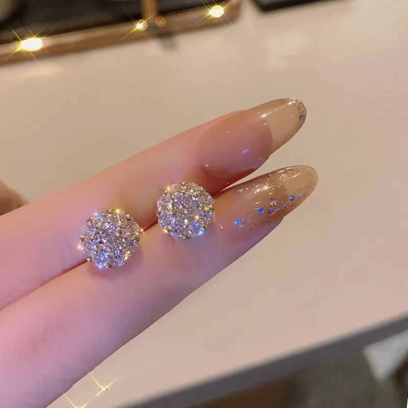 Серьги-гвоздики женские из серебра 925 пробы с фианитами