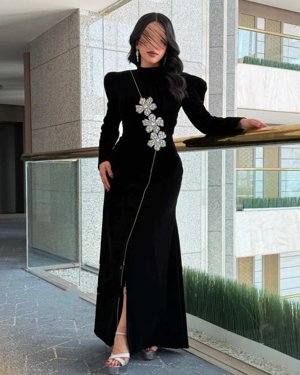 ชุดเดรสยาวทรงเมอร์เมดคอสูงประดับคริสตัลหรูหราแบบสั่งตัดสำหรับโอกาสพิเศษ สไตล์โมเดิร์นเข้าชุด