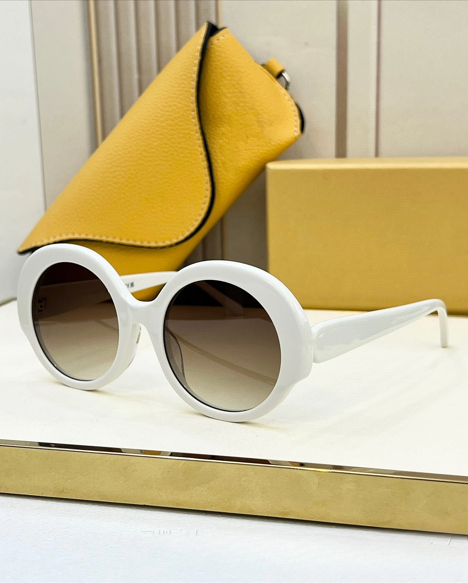 المصمم الأصلي LOE قسط لوحة إطار دائري محدود المشتركة النظارات الشمسية الرجال والنساء موضة النظارات الشمسية الواقية من الشمس LW40135F