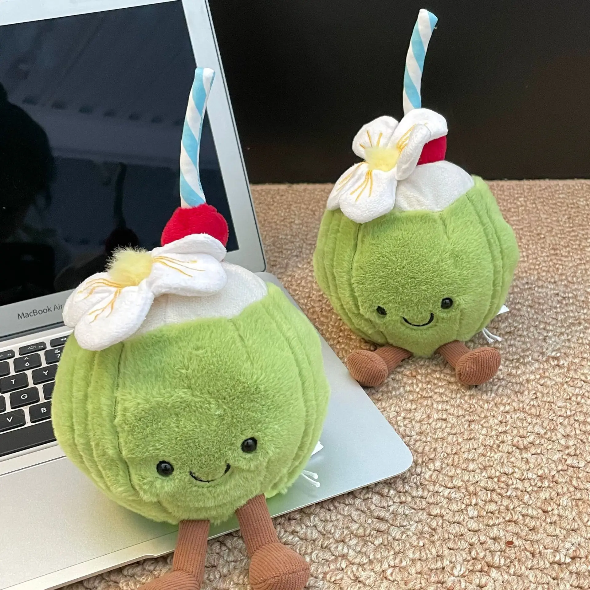 لعبة قطيفة جديدة لمشروبات جوز الهند المنعشة - دمية محشوة لطيفة على شكل علبة، وسادة ناعمة وهدية فريدة من نوعها #3