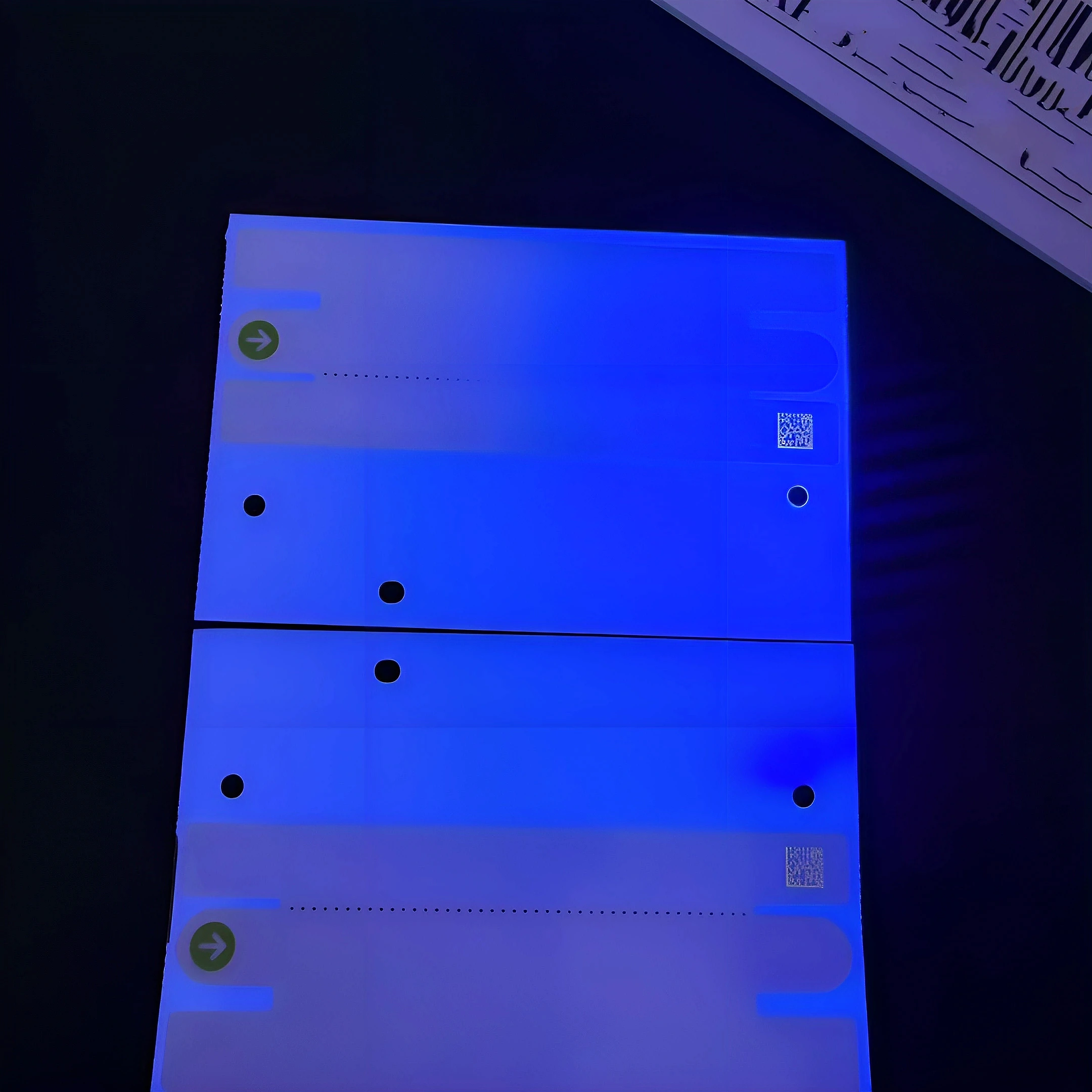 

10PCS Original Seal Sticker for Phone 17pro Air 16 15 14 13 SE Box Packing Sealing Sticker with Blue UV Anti-counterfeiting Logo