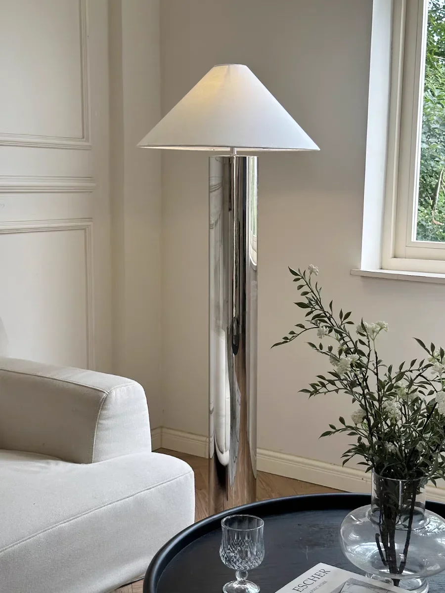 Moderne Art-Deco-Stehlampe aus Edelstahl, silberne Stehlampe, einfache Pilz-Stehlampe für Schlafzimmer, Wohnzimmer, Sofa, Lounge. – Detail 6