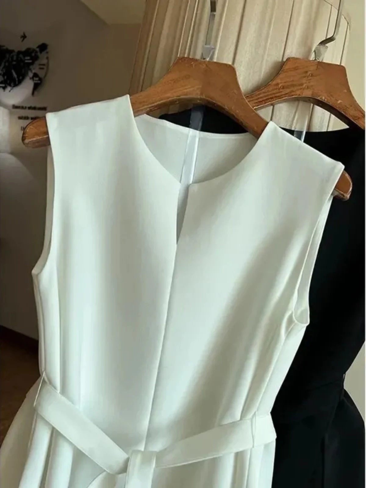 French Minimalist Style White Shirt for Women Spring and Summer New Fashion Sleeveless High End Commuter Slim Blouses Women Tops