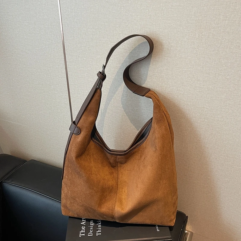 

2025 Autumn/winter Retro Casual Tote Faux Suede Solid Color Zipper Large Capacity Shoulder Bags High Quality Temperament Bags