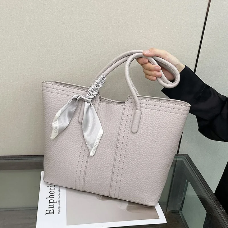 

Прекрасная атласная новинка 2025 года, женская роскошная брендовая кожаная сумка на плечо, известный дизайнер, классическая популярная ​