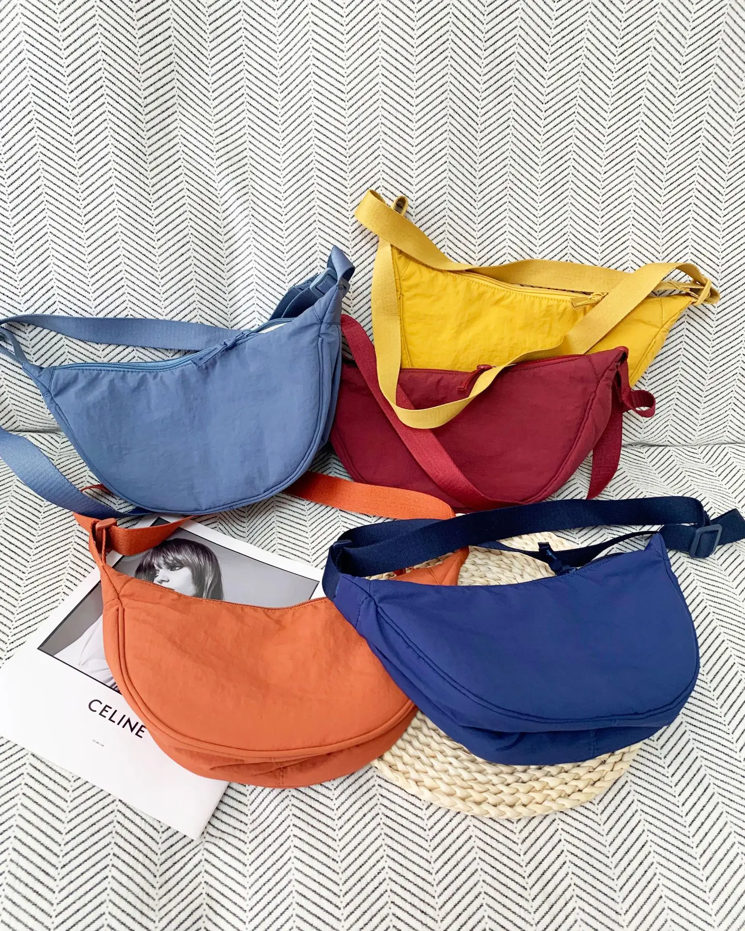 Leichte Nylon-Halbmond-Umhängetasche mit Verstellbarem Breitem Riemen, Schultertasche für Frauen, Tägliche Einkaufs- und Reisehandtasche – Detail 1
