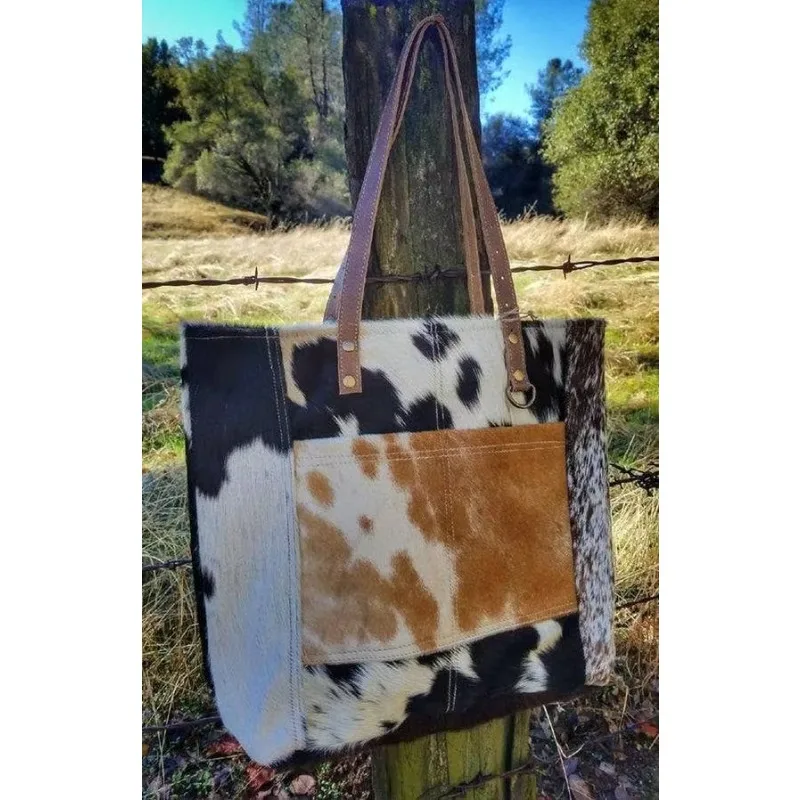 Cowhide printed sports bag, adjustable shoulder strap, polyester lining, large capacity zipper buckle, travel weekend
