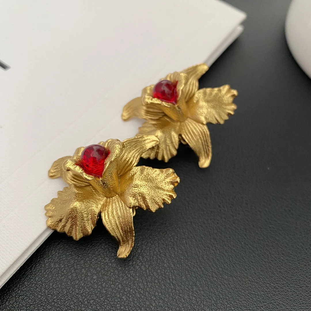 

2025 французские винтажные зажимы для ушей с цветком, модные роскошные украшения для женщин