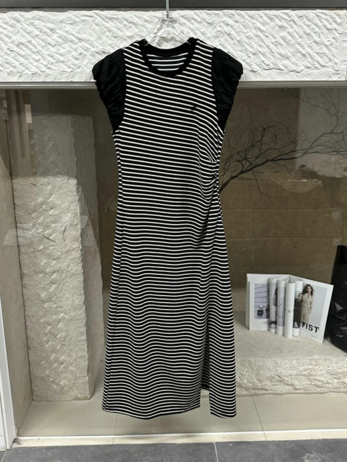 

Повседневное женское платье в полоску, длиной до колена, с рукавами-крылышками, разрезом по боку, яркими цветами, летнее, 2026, миди, в стиле кэжуал, с завышенной талией