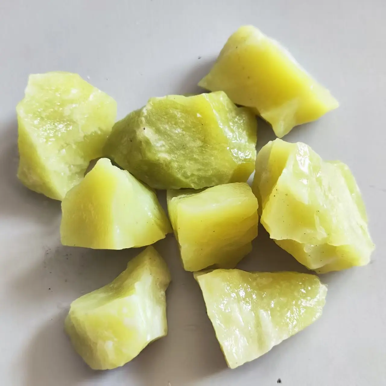 Natural Lemon Jade Agate Stone Quartz Crystal Healing Chakra Mineral Specimen Aquarium Garden Home Decoration Stone Energy
