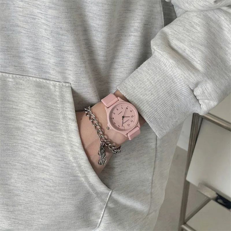 Модные кварцевые наручные часы для женщин, минималистичные часы высокого качества с силиконовым ремешком, регулируемые студенческие часы, подарки Reloj Mujer