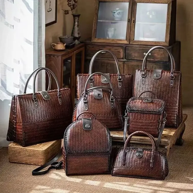 Advanced bamboo weaving Chinese intangible cultural heritage Huangshan old farmers weaving bamboo woven bags with various styles