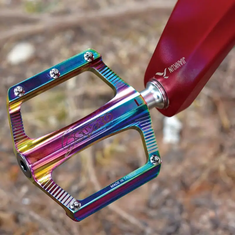 Beautiful Bike Pedal Vacuum Design Durable Colorful Pedal Sealed Bearing Concise Aluminum Pedal Flat Pedal Design