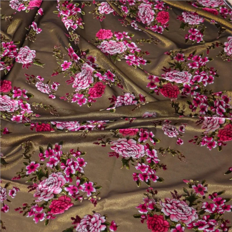 

Шелковая ткань с золотыми и вращающимися цветами. Бархатное платье Cheongsam.