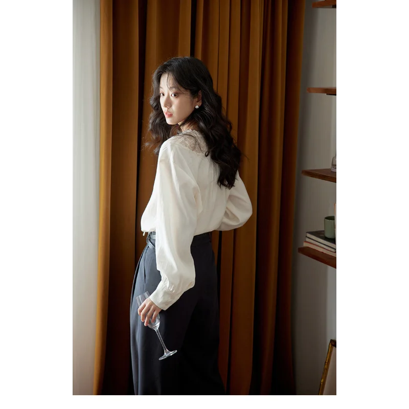 เสื้อเบลาส์แขนยาวลายดอกไม้คอวีสไตล์ฝรั่งเศส