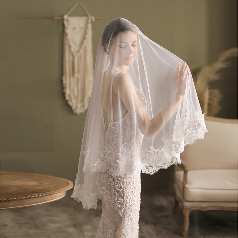 Fashion Two Layers Exquisite Water-soluble Lace Ivory Tulle Wedding Veil With Comb Lace Edge Wedding Accessories Bridal Veils