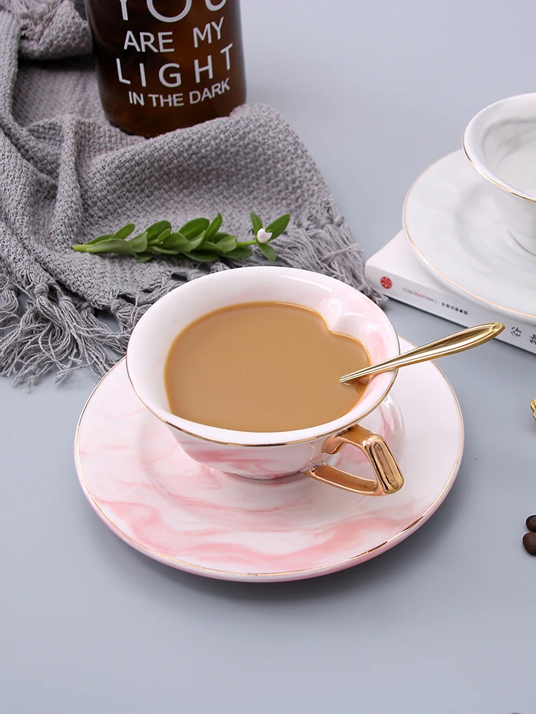 120 مللي النمط الأوروبي السيراميك فنجان القهوة طبق الإبداعية الرخام نمط بعد الظهر الشاي ضوء الفاخرة الحب على شكل قلب كوب مطلي مجموعة
